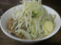 「小ラーメン（７００円）野菜・ニンニク」@蓮爾 さんこま店の写真