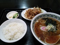 「らーめん焼き肉セット（正油）　950円」@びっくりラーメン やまざきの写真