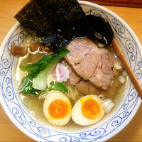 「塩たまそば   750円＋ライス（サービス）」@函館らーめん あじ汐の写真