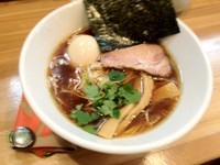 「醤油らーめん＋味玉（￥650＋￥100）」@麺屋 万年青の写真