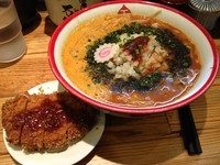 「赤辛中華そば + 絶品チャーカツ」@赤備の写真