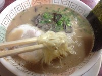 「らーめん（やわ）+替え玉（はりがね）」@博多長浜らーめん 楓神の写真