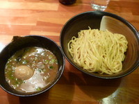 「つけめん　中盛（濃厚・あつもり）＋サービス味玉　７５０円」@瞠 池袋店の写真