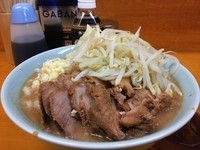 「ブタ入り ￥800 ニンニク」@ラーメン二郎 新橋店の写真