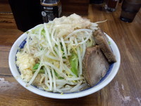 「小ラーメンニンニクアブラ＋黒烏龍茶（700円＋200円）」@ラーメン二郎 新小金井街道店の写真