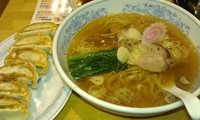「ラーメン餃子＝５５０円」@ぎょうざの満洲 羽村駅前店の写真