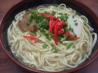 「沖縄そば(480円)中盛(80円)」@うちなーすば ヤージ小の写真