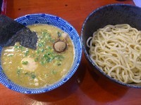 「かれあつ（並）少なめ800円＋味玉＋たまねぎ＝１０００円」@二代目狼煙 本店 葉隠製麺の写真