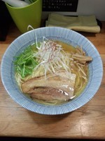 「淡麗鶏塩そば」@塩つけ麺 灯花の写真