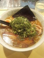 「2番(醤油)700円」@らーめん研究所の写真