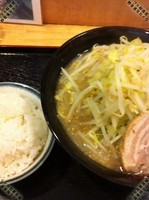 「とんこつラーメン６００円＋麺大盛り無料＋無料ライス」@さんばの写真