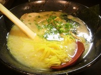 「豚骨らーめん」@豚骨らーめん 神豚の写真