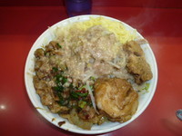 「豚スタミナまぜそば+チーズ+豚3枚+野菜ちょいマシ　アブラＷ」@麺屋 桐龍の写真