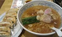 「ラーメン餃子＝５５０円」@ぎょうざの満洲 羽村駅前店の写真
