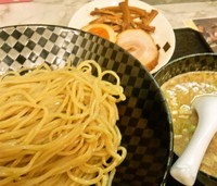 「濃厚とんこつ秋刀魚出汁つけ麺 with 武骨な極太麺」@秋刀魚だし 黒船の写真