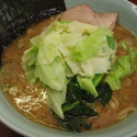 ラーメン(650円)硬め 中盛(100円)キャベツ(80円)