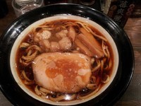 「大阪ブラック　丸腸トッピング　950円」@金久右衛門 道頓堀店の写真