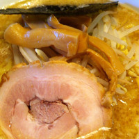 「正油ラーメン+大盛り+チャーシューご飯 。」@麺や つねじの写真