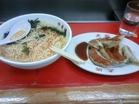 「湯麺+餃子」@老郷 宝町店の写真