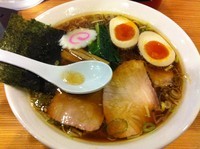 「手打ち中華そば味玉入り」@白河手打中華 賀乃屋の写真