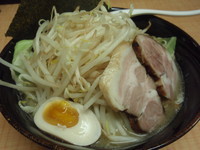 「中(あたる)ラーメン(680円)もやし(100円)+替玉(1」@麺屋 中の写真