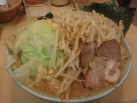 「ラーメン中(硬め、濃いめ)キャベツ、もやし」@壱六家 大森店の写真