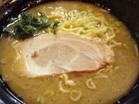 「ラーメン(硬め)中盛､セット(小ライス＋餃子3個)」@介一家 鶴見店の写真