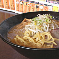 「赤味噌らーめん600円＋大盛り100円」@らーめん 味噌工房 町田店の写真