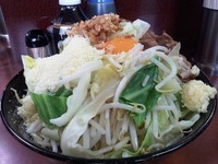 「ぶた小ラーメン + 汁なし 粉チーズ ニンニク」@ラーメン二郎 めじろ台法政大学前店の写真