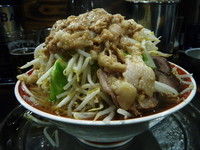 「小ラーメン（ヤサイ・ニンニク・アブラ）650円」@麺でる 多摩センター店の写真