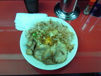 「汁なし(並)、ニンニク、小豚、スライスチーズ」@びんびん豚の写真