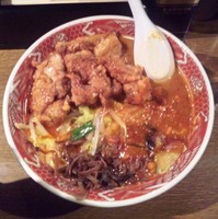「メガ唐揚げDXラーメン：980円」@旨辛ラーメン 味一の写真