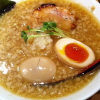 「双麺ラーメン醤油650円(スタンプカードサービス、味玉、牛スジ飯」@双麺 錦糸町本店の写真