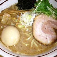 「濃厚魚介豚骨味玉らーめん（中盛）¥830」@麺屋 くおんの写真