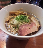 「鶏白湯煮干ラーメン（730円）＋大盛（100円）」@麺や 虎ノ道の写真