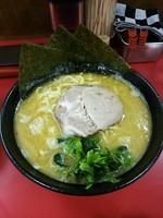 「ラーメン中盛り 麺硬め」@横浜家系  一二三家の写真