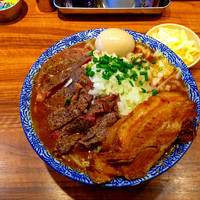 「カレーらーめん＋牛ステーキ＋半熟煮玉子＋とろけるチーズ」@ラーメン燈郎の写真