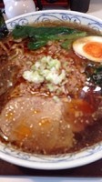 「ケロロン麺大盛＋ごはん(700円＋100円＋100円)」@らーめんと餃子のカエル家の写真