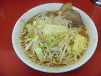 「小ラーメン（野菜ちょっと少なめ＋ニンニク）　６５０円」@ラーメン二郎 桜台駅前店の写真
