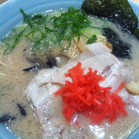 「白久留米ラーメン」@麺屋吉蔵 VIERRA小倉店の写真