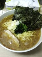 「ラーメン中盛り(麺硬め)800円」@横浜ラーメン 町田家 町田本店の写真