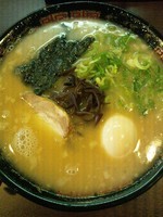 「とんこつラーメン（味玉トッピング）」@濃厚とんこつラーメン 有頂天 小牧店の写真