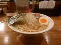 「塩らーめん」@らーめん べんがらの写真