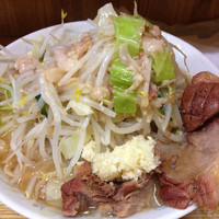 「小ラーメン 麺硬め 野菜.油増し ニンニク」@ラーメン二郎 赤羽店の写真