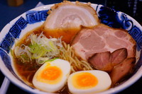 「にほんいち醤油そば（大盛無料）」@麺巧 潮の写真