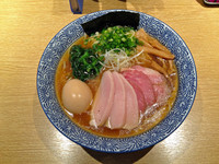 「チャーシュー芳醇香味そば（醤油）＋燻製半熟煮卵（大盛り）」@麺屋 一燈の写真