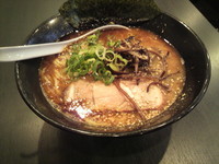 「焦がしブラックラーメン黒」@麺屋 頃場の写真
