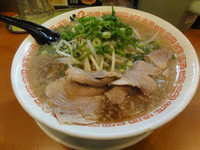 「濃厚醤油ラーメン」@よってこや 枚方駅前店の写真