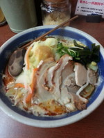 「ピリ辛ラーメン770円＋野菜150円＋ﾁｬｰｼｭｰ2枚140」@味噌一 中目黒店の写真