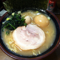 「ラーメン＋味玉 （650円＋0円）」@濃厚豚骨ラーメン 濱虎家の写真